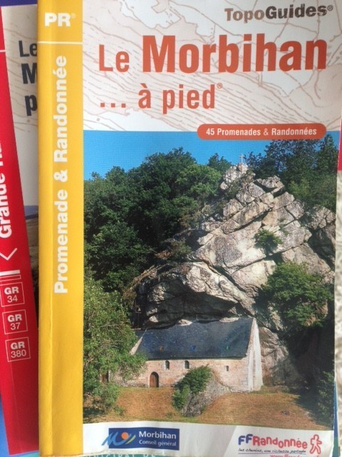 FFRandonnée Hiking Guides